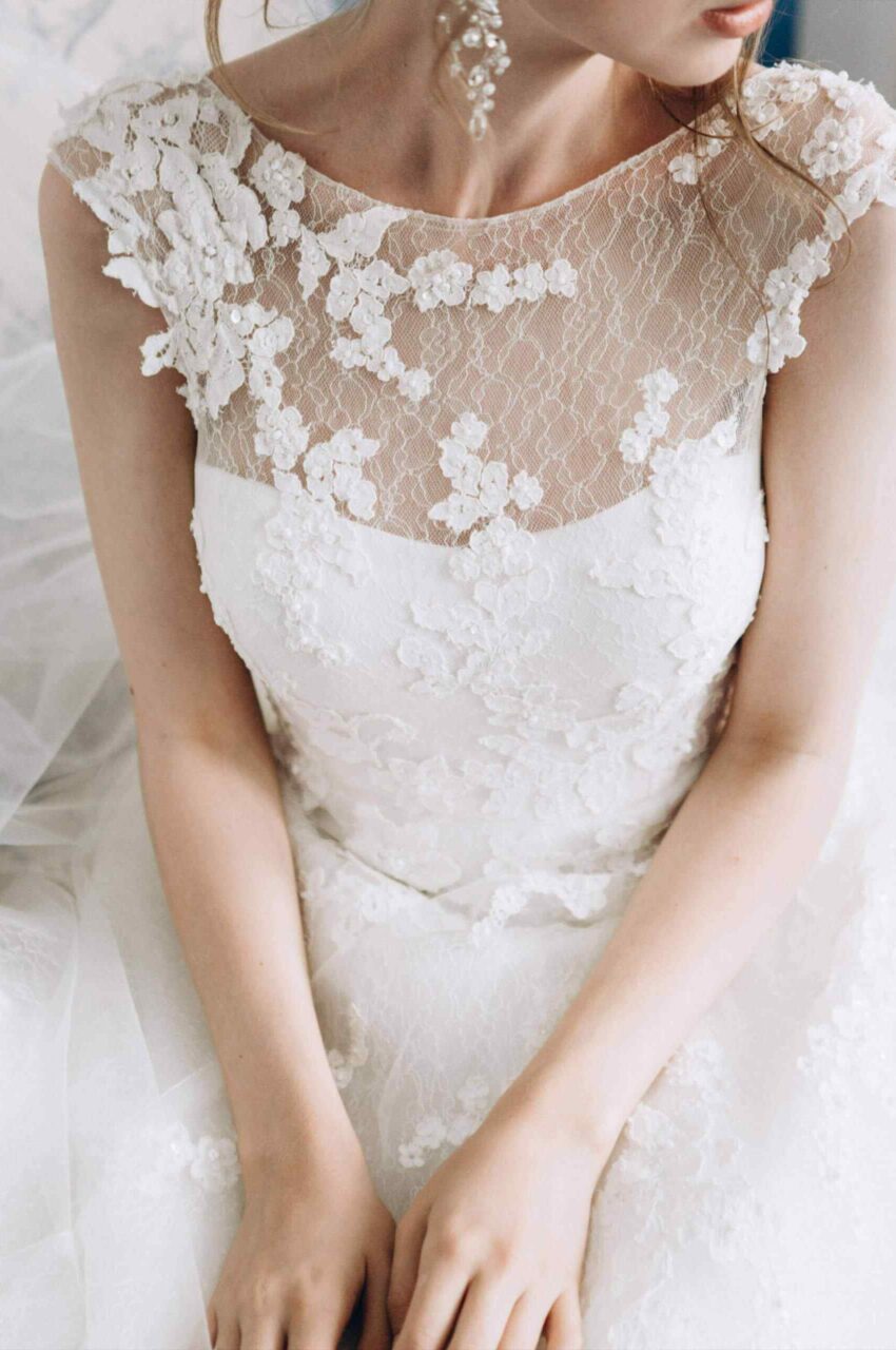 https://zweimalja.net/wp-content/uploads/2020/11/wedding_dress_02-scaled-1-850x1280.jpg