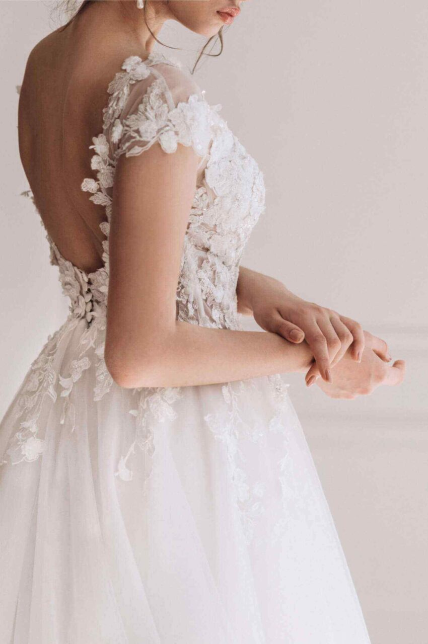 https://zweimalja.net/wp-content/uploads/2020/12/wedding_dress_07-850x1280.jpg